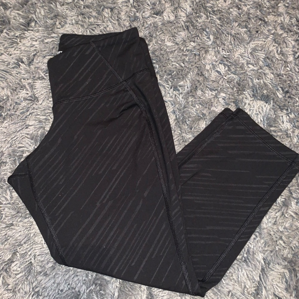 Old navy cropped leggings.